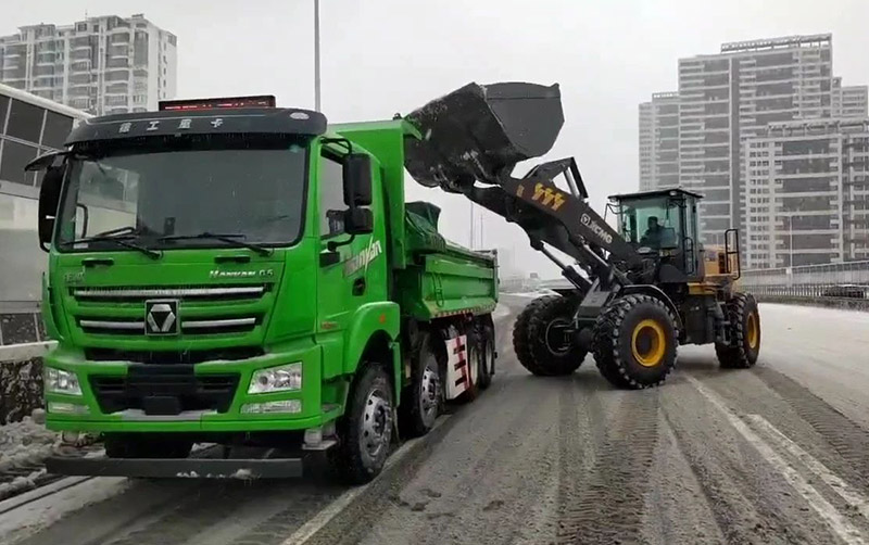 除雪保流通，尊龙凯时汽车在行动